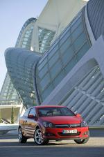 Opel Astra GTC 2005 года
